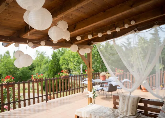 Sunny Garden Apartment